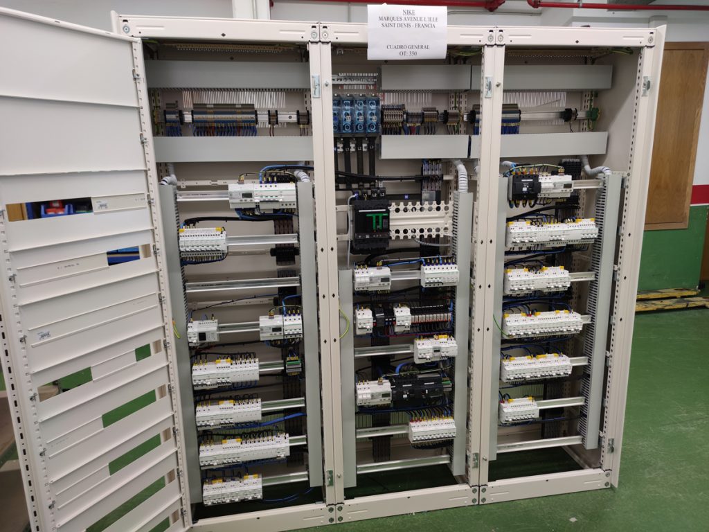 _Cuadro-eléctrico-para-tienda-Nike-Campos-Eliseos-1